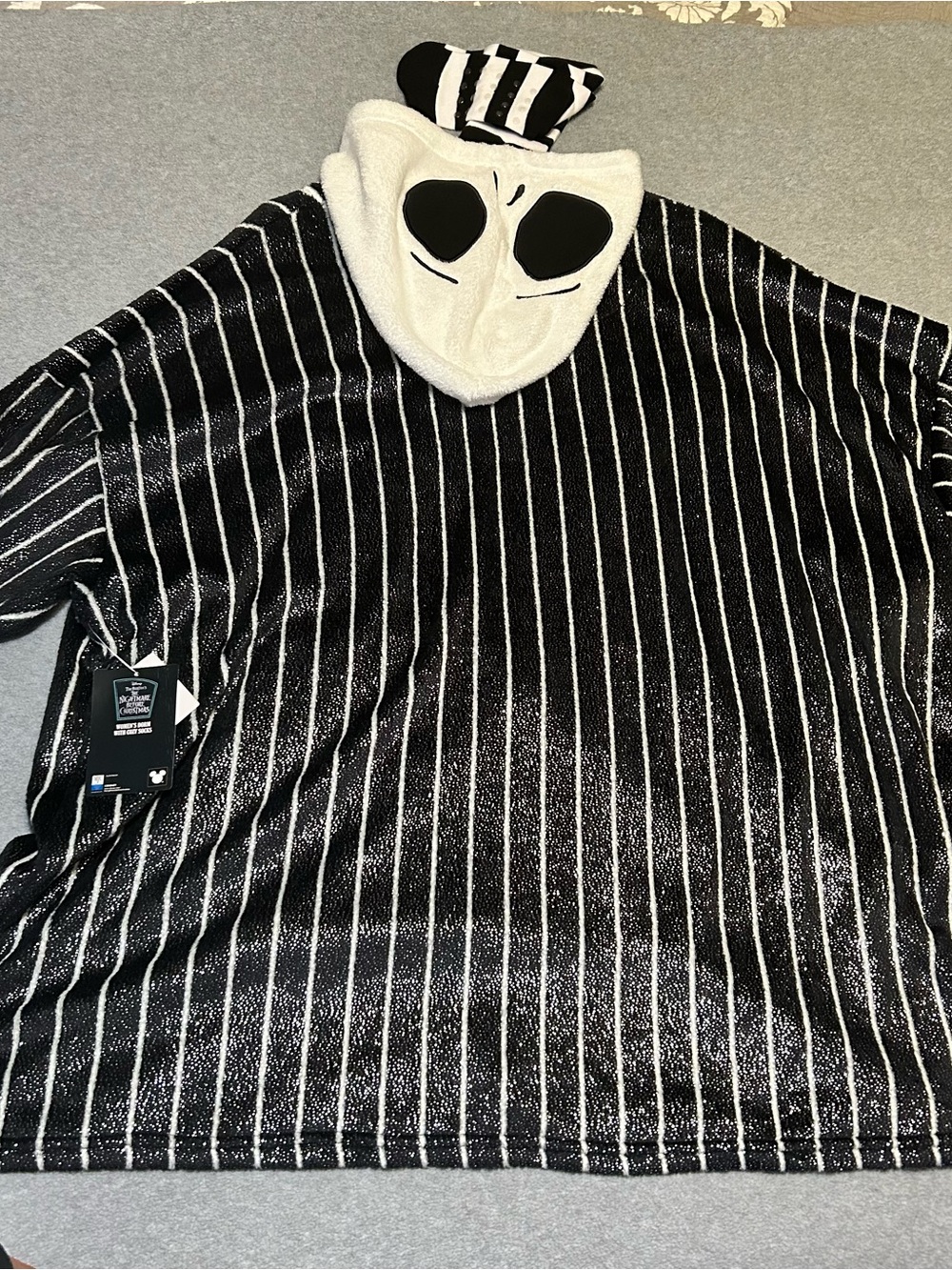 Jack Skellington cozy pullover hoodie - Picture 3 of 3
